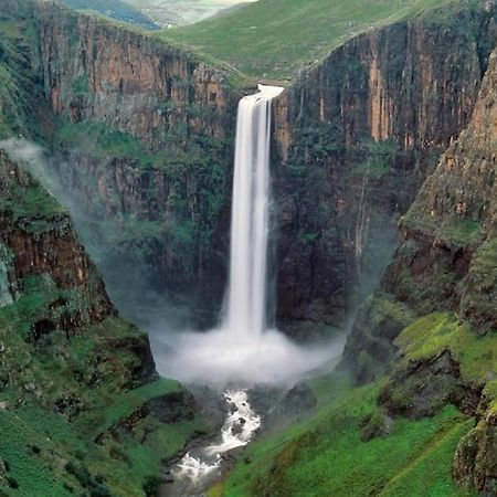 Twin Peaks Cottages And Horse Trekking Масеру Экстерьер фото